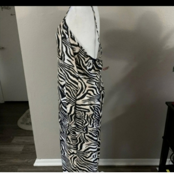 NWT BOOHOO ZEBRA DRESS SIZE 22 - Picture 4 of 4
